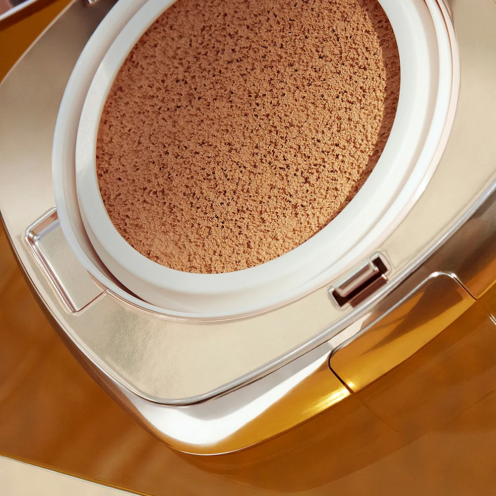 La Mer The Luminous Lifting Cushion Foundation SPF20 Warm Porcelain - Image 3